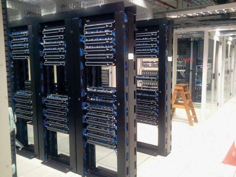 Maintenance multi tech Data center