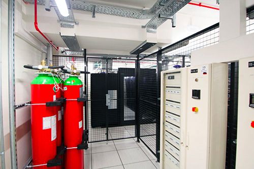 Maintenance multi tech Data center