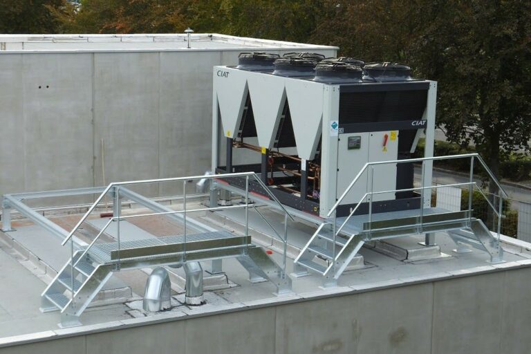 Maintenance multi tech Data center